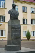 Памятник Василию Пустовойту перед зданием ВНИИМК, Краснодар