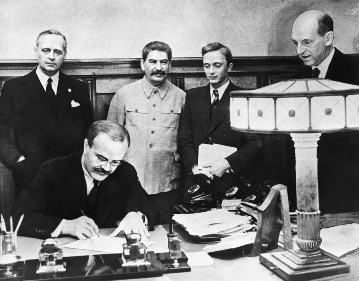 1939 год соглашение. Подписание акта Молотова Риббентропа. Молотов и Риббентроп. Пакт Молотов и Риббентроп.