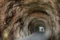 Подземный тоннель, ведущий к озеру на дне Большого пятигорского провала (Ставропольский край, Россия)