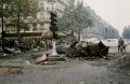 Остовы сожжённых автомобилей после стычек протестующих студентов с полицией. Париж, бульвар Сен-Жермен. Май 1968