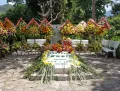 Могила Александра Йерсена под Нячангом (Вьетнам) в день его поминовения 1 марта 2019