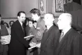 Президент Словацкой академии наук Ондрей Павлик (слева) раздаёт новые правила словацкой орфографии. Фото: J. Teslík. 1953