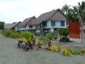 Нукерия. Дети играют на единственной улице острова Пухурия