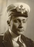 Марк Местечкин в роли Коппера, помощника капитана английской канонерки «Кокчефер». 1926