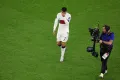 Криштиану Роналду в слезах покидает поле после проигрыша в 1/4 финала Двадцать второго чемпионата мира по футболу. 2022