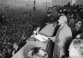 Владислав Гомулка выступает на митинге с речью о начале демократических реформ. Площадь парадов, Варшава. 24 октября 1956