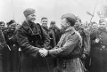 Офицер Красной Армии поздравляет бойцов Чехословацкого корпуса с вступлением на родную землю. Осень 1944