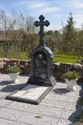 Надгробие на могиле Петра Услара, Осечно (Тверская область)