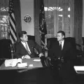 Министр обороны США Роберт Макнамара на встрече с президентом Джоном Кеннеди