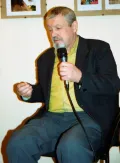 Аркадий Пахомов выступает на вечере памяти Александра Сопровского в клубе «Авторник». 2003