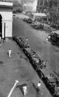 Вооружённые силы охраняют улицы Янгона после военного переворота под командованием генерала Не Вина. 4 марта 1962