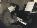 Игорь Фёдорович Стравинский за роялем