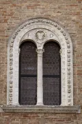 Окно-бифорий в Палаццо Дукале в Урбино. Ок. 1474
