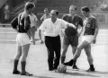 Тренер Зепп Хербергер во время тренировки сборной Германии по футболу. 1960-е гг.