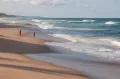 Песчаный пляж побережья Индийского океана (г. Дурбан, Южно-Африканская Республика)