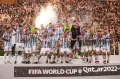 Сборная Аргентины празднует победу в финале чемпионата мира по футболу. Лусаил (Катар). 2022