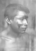 Мальчик гуахибо с рисунком на лице