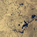 Река Янцзы и озеро Дунтинху с притоком Юаньцзян. Вид из космоса