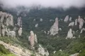 Живописные останцовые формы выветривания в конгломератах на склоне горы Южная Демерджи (Республика Крым)