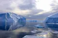 Айсберги у берегов острова Гренландия
