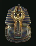 Золотая погребальная маска фараона Тутанхамона. 14 в. до н. э. 