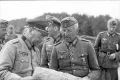 Генерал-майор Эрих Бранденбергер и Эрих фон Манштейн изучают карту. Июль 1941