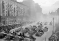 Самоходные артиллерийские установки СУ-100 направляются к Красной площади для участия в Параде Победы. 24 июня 1945