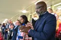 Обладатель «Золотого мяча» (1995) и 25-й президент Либерии Джордж Веа наблюдает за игрой своего сына Тимоти Веа