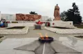 Братская могила советских воинов в парке Победы. Армянск