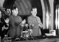 Георгий Маленков и Иосиф Сталин в президиуме торжественного заседания Моссовета на станции метро «Маяковская»