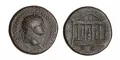 Сестерций Веспасиана с изображением храма Юпитера Капитолийского, бронза. Рим. 74