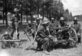 Солдаты германского вермахта с пехотными орудиями на огневой позиции во время учений. Силезия. 1938–1939