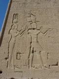 Клеопатра VII и Цезарион. Рельеф из храма в Дендере (Египет)