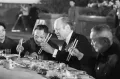 Заместитель премьера Госсовета КНР Дэн Сяопин и президент США Джералд Форд. Пекин. 4 декабря 1975