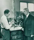 Херман Пайнс и Владимир Ипатьев в лаборатории химии высокого давления и катализа Северо-Западного университета (США). 1950