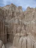 Эродированные четвертичные бентонитовые глины озёрного происхождения, Государственный природный парк Катедрал-Гордж (штат Невада, США)