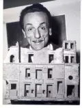 Эдуардо Де Филиппо с макетом театра
