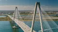 Вантовая конструкция моста через реку Купер в Чарлстоне, штат Южная Каролина