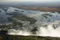 Река Замбези и водопад Виктория на границе Замбии и Зимбабве