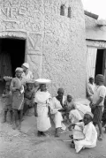 Нупе. Жители дерени на берегу р. Нигер. Нигерия. 1968