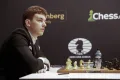 Ян-Кшиштоф Дуда перед игрой против Ришара Раппорта во время Турнира претендентов по шахматам. Мадрид. 2022