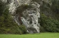 Интенсивно дислоцированные карбонатные породы юры. Бернские Альпы (кантон Берн, Швейцария)