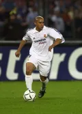 Роберто Карлос во время матча Лиги чемпионов УЕФА. 2003