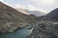 Подвесной мост через ущелье реки Инд близ г. Скарду в северном Пакистане