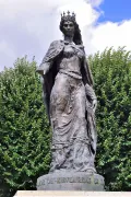 Статуя Анны Ярославны в Санлисе