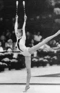 Чемпионка Игр XXIV Олимпиады по художественной гимнастике Марина Лобач во время выступления. Сеул. 1988