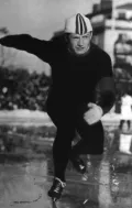 Яльмар Андерсен финиширует первым на дистанции 1500 метров. Осло. 1952