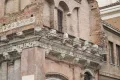 Античные сполии на фасаде дома Каза-деи-Крешенци, Рим. Середина 11 в.