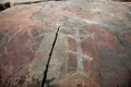 Петроглифы на мысу Бесов Нос на восточном берегу Онежского озера. 4 – начало 2 тыс. до н. э. Знак креста выбит в 14 или 15 вв.