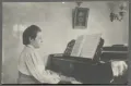 Марина Цветаева за роялем в доме в Трёхпрудном переулке